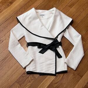 XTaren Quilted White Wrap Jacket Belted Black Trim Shawl Collar Coat Size Small